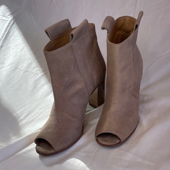 Kenneth Cole Vero Cuoio Made In Italy Leather Booties Women's Size 36 - Picture 1 of 9